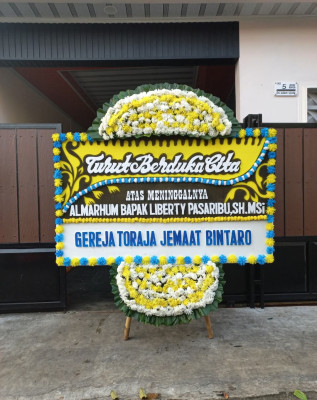 Papan Bunga Duka di Kampung Bali